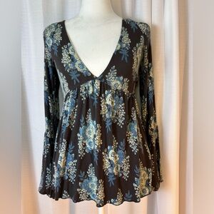 FREE PEOPLE Speak Easy Bubble Bell Sleeve Black and Blue Floral Top Medium w14